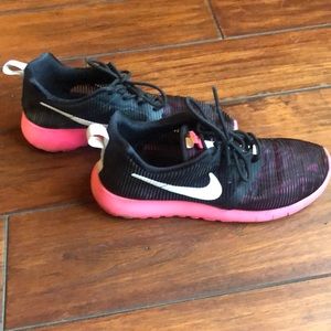 Black and pink Nike running shoes size 5y